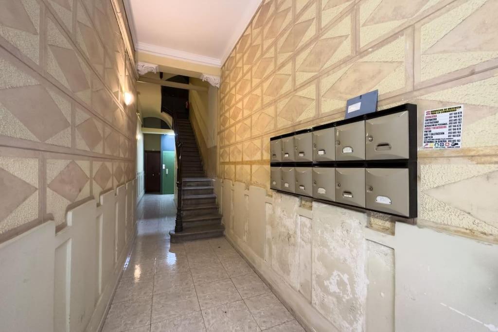 Bebarceloner Sants Apartments - 2 Bedrooms Exterior photo